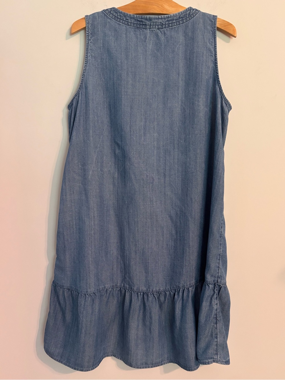 Loft sleeveless blue chambray dress - Picture 2 of 6